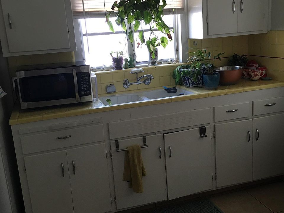 2nd image of 215 W Turney Ave