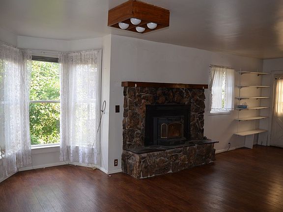 3rd image of 218 S Holland St