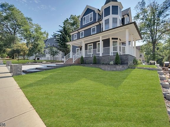 3rd image of 434 Heywood Ave
