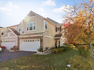 1551 Glacier Trl, Carpentersville, IL 60110