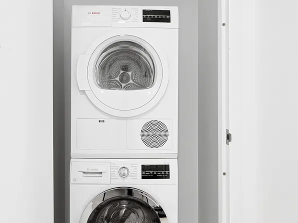 21-10 44th Drive image 9 of 15