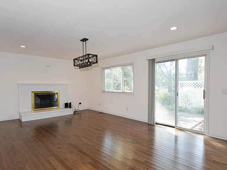 306 Bright Meadows Dr — Photo 7
