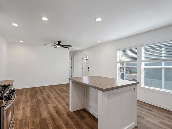 3rd image of 3833 N Fairview Ave #68