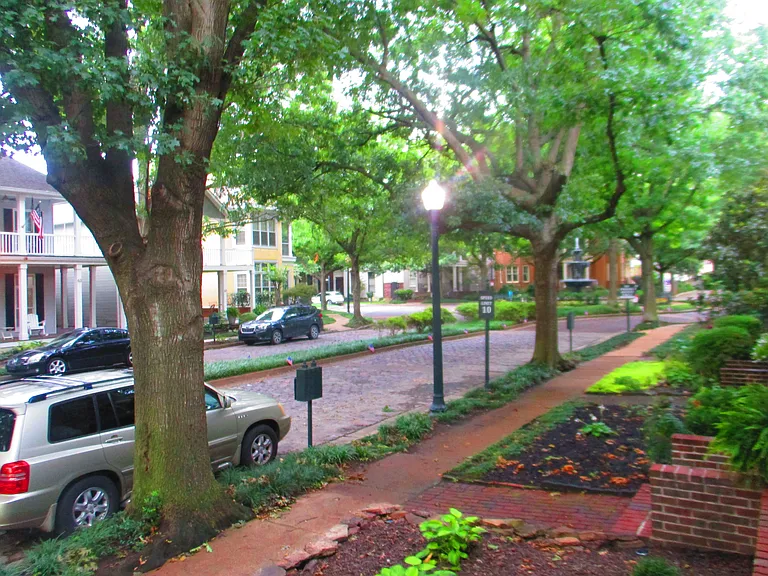 56 W Calhoun Ave — Photo 34