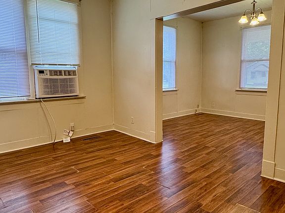 3rd image of 503 S Logan Ave