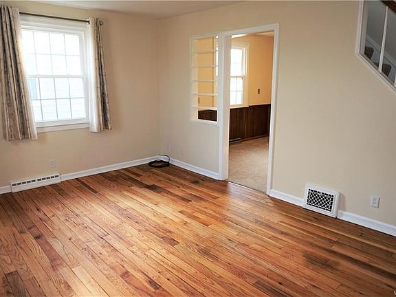 3rd image of 274 Chelsea St
