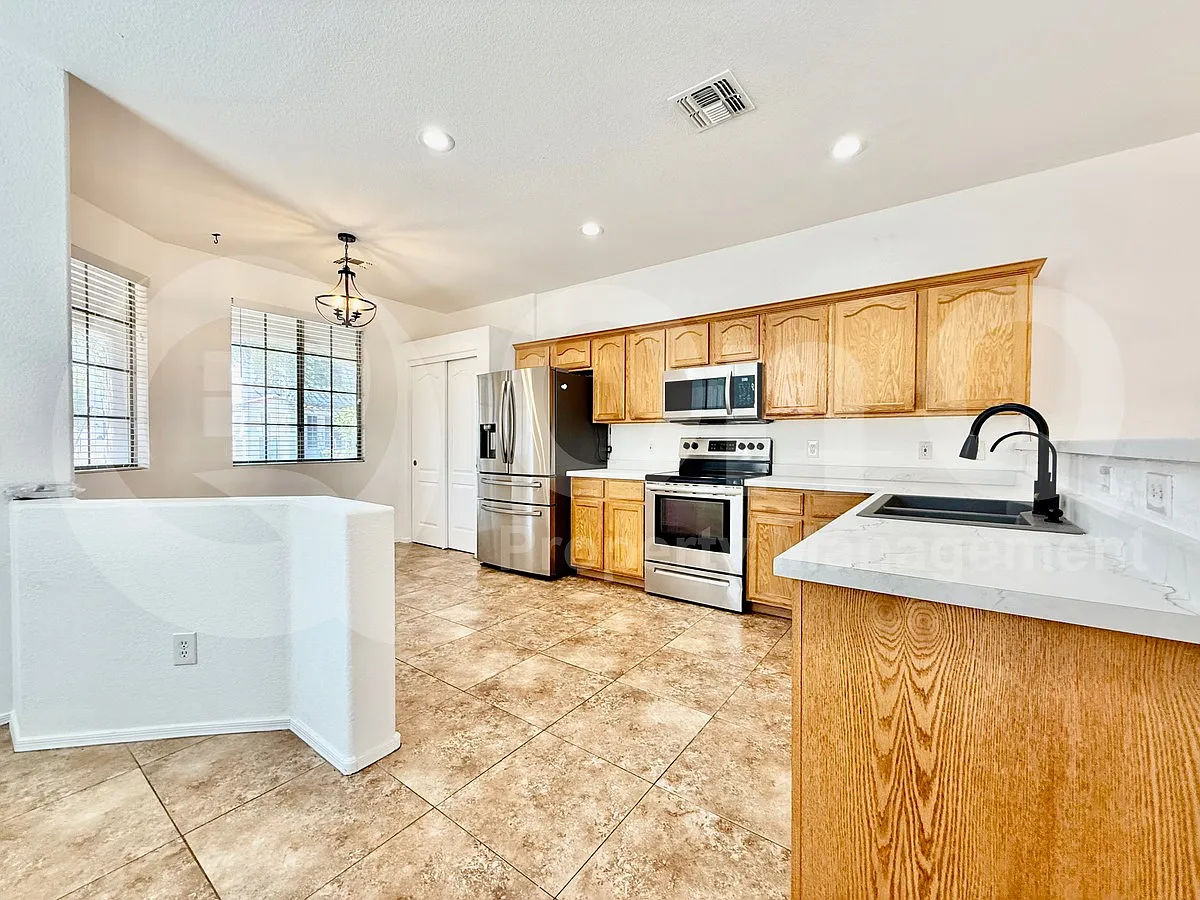 3 bed, 2.5 bath, 1537 sqft, $2,350 — Photo 3