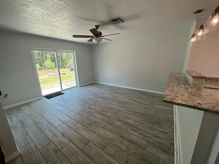 2041 Agora — Photo 16