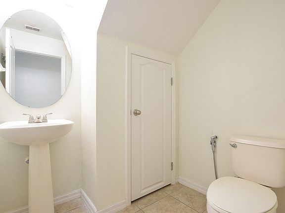 3rd image of 204 Belvedere Way