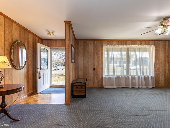3rd image of 806 Hurley Park Dr