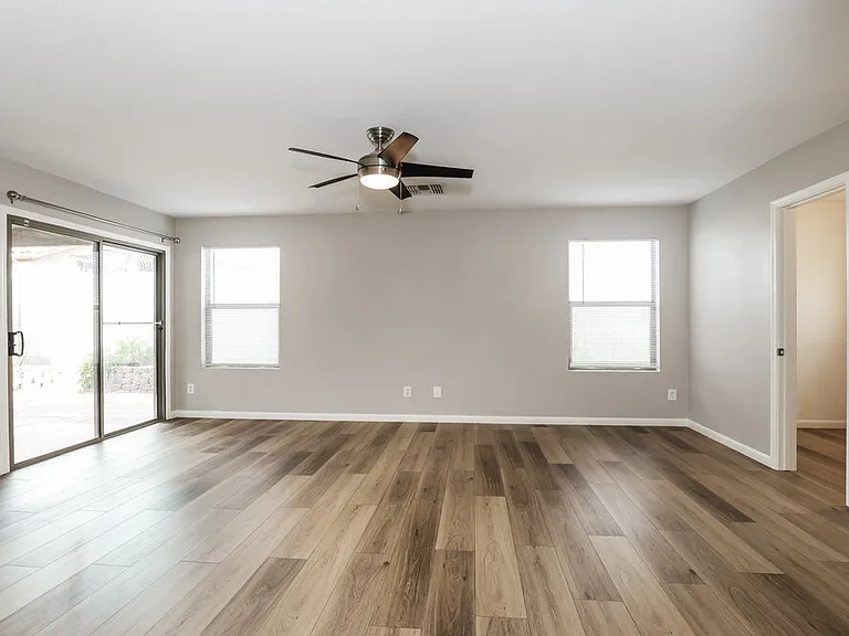 4015 S 59th Ln — Photo 8