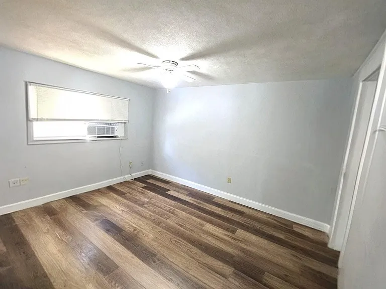 2252 Maple Ave — Photo 8
