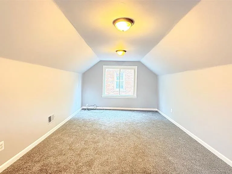 311 Amherst St — Photo 18