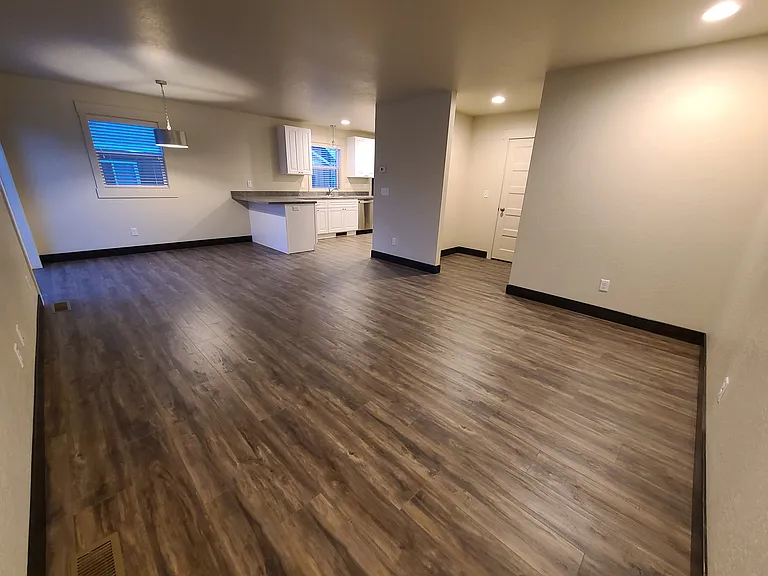 1227 Edwards Ln — Photo 10