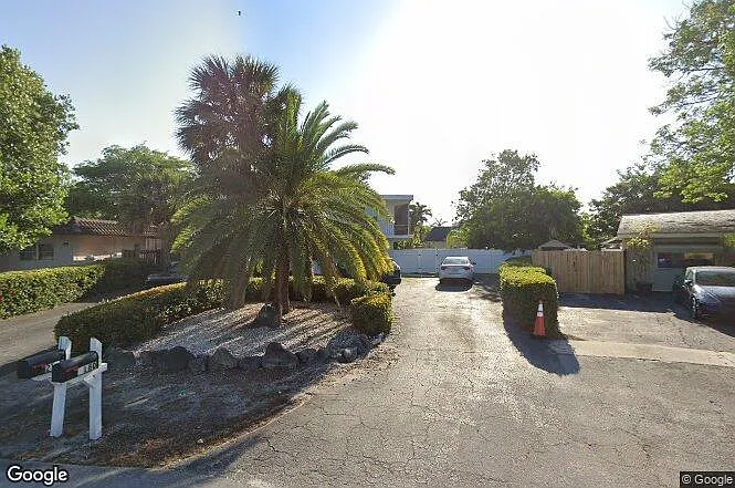 2180 NE 5th Cir — Photo 31