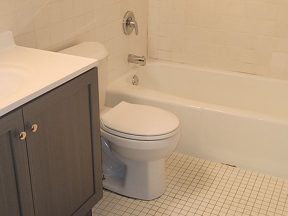 4th image of 839 Jefferson Ave #1