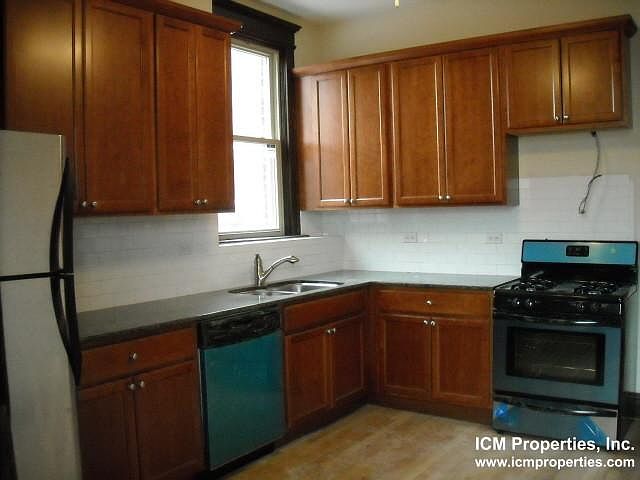 1st image of 851 W Wellington Ave #3K