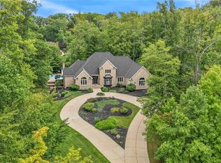 8215 Eagle Ridge Dr, Concord Township, OH 44077