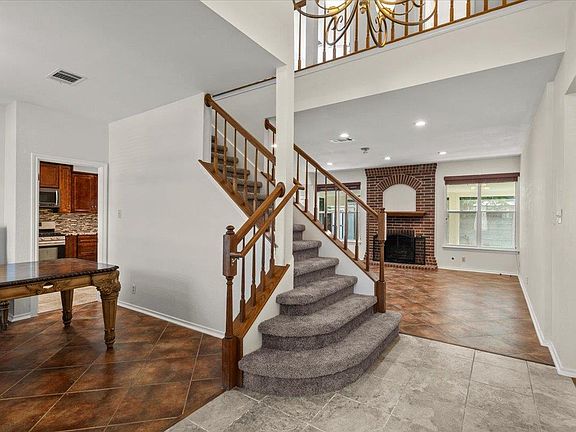 2nd image of 304 Marigold Ln