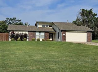 12 Valleyview Dr, Ponca City, OK 74604