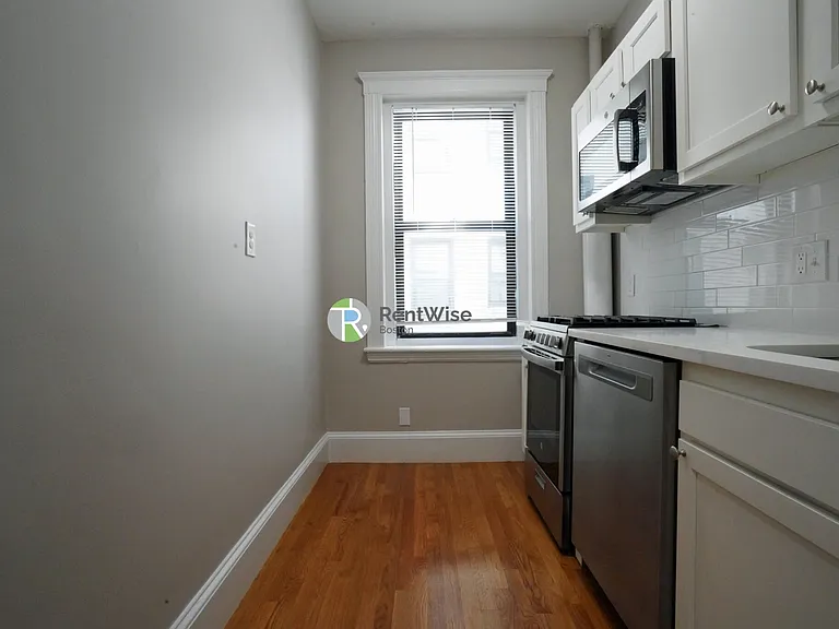 9 Carol Ave #3 — Photo 8
