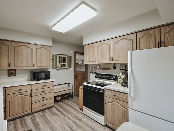 4th image of 703 3rd Ave