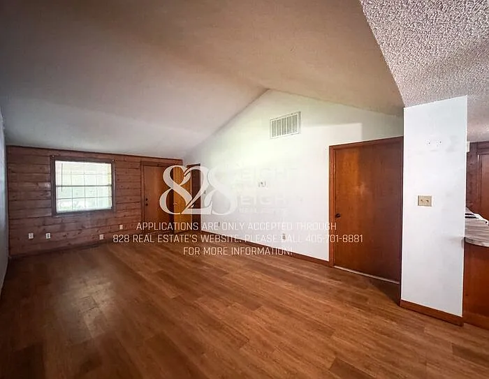 503 E Maple St — Photo 6