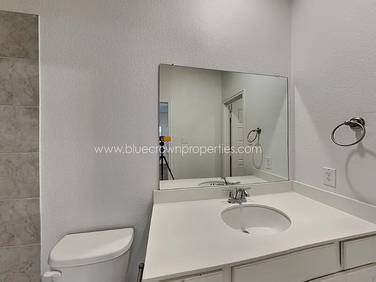 2431 Klamath Dr — Photo 16