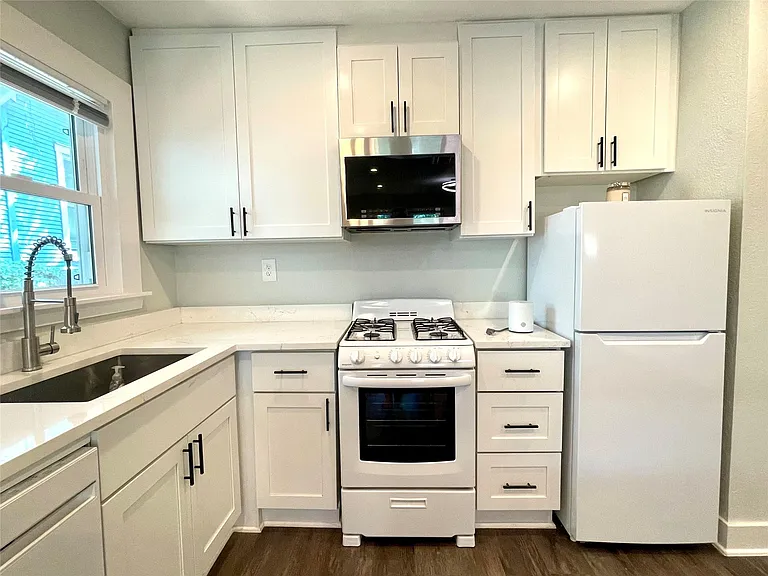 807 E Riverside Dr #B — Photo 12