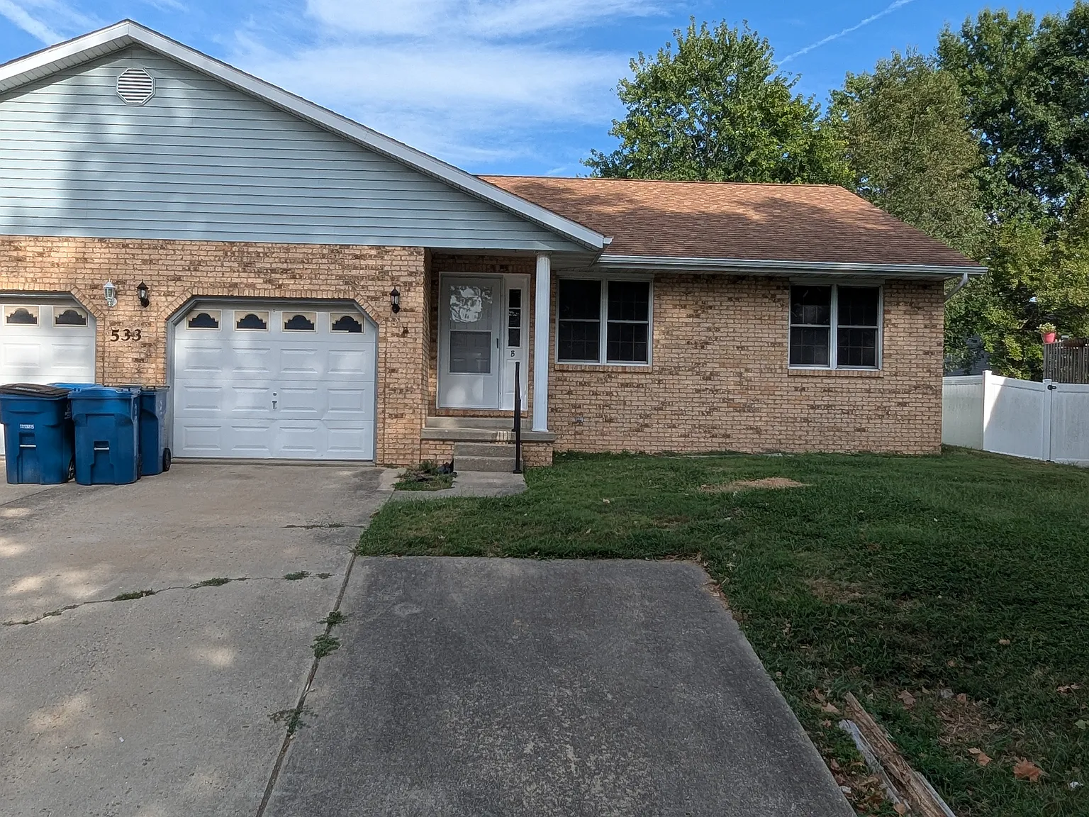3 bed, 1.5 bath, 1300 sqft, $1,950 — Photo 1