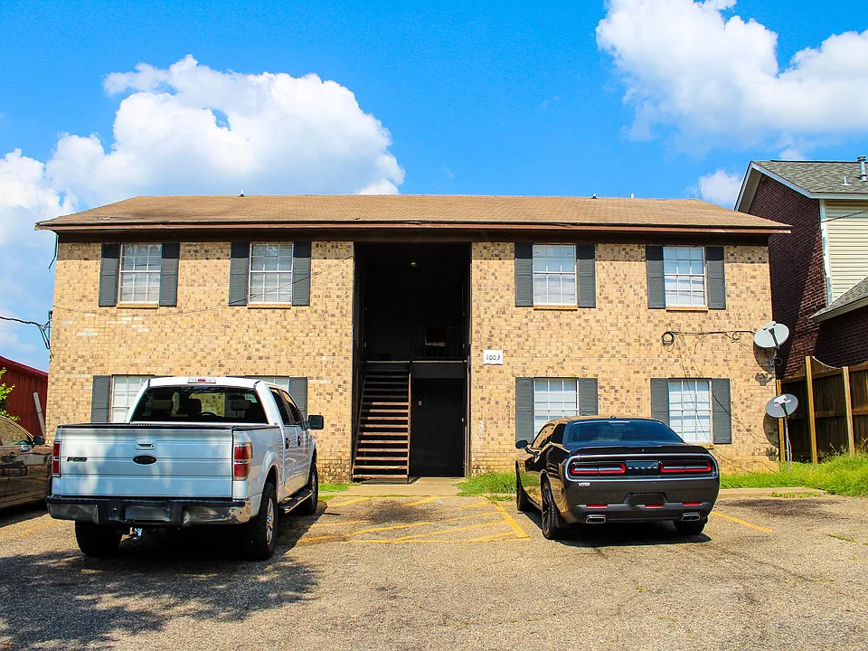 1003 E Burleson St #2