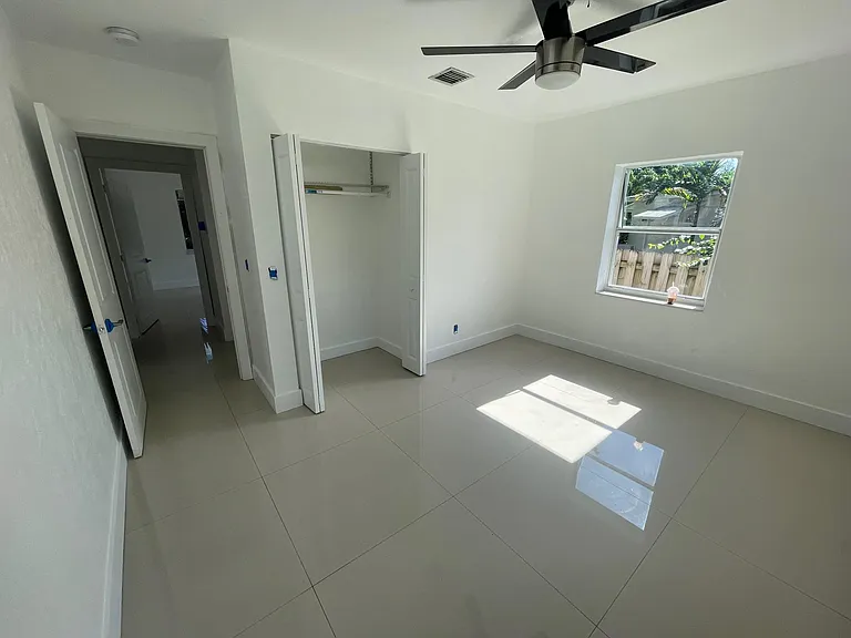 15760 NE 18th Ct — Photo 7