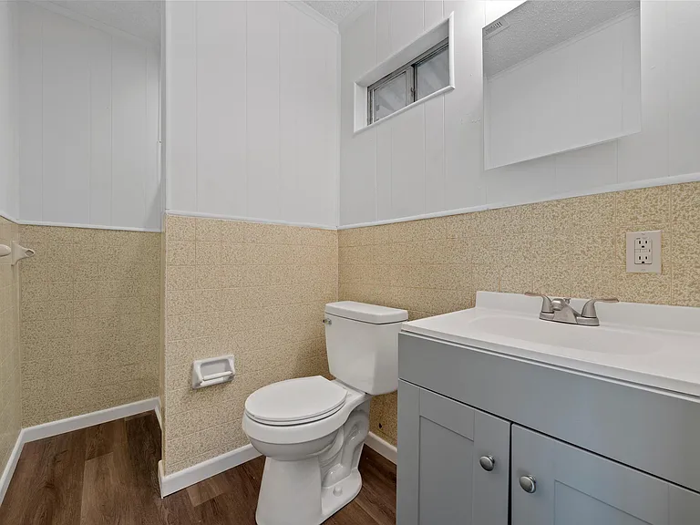 1511 Maple Ave — Photo 10