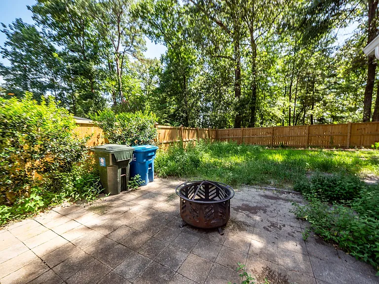 109 Runnymede Ln — Photo 44