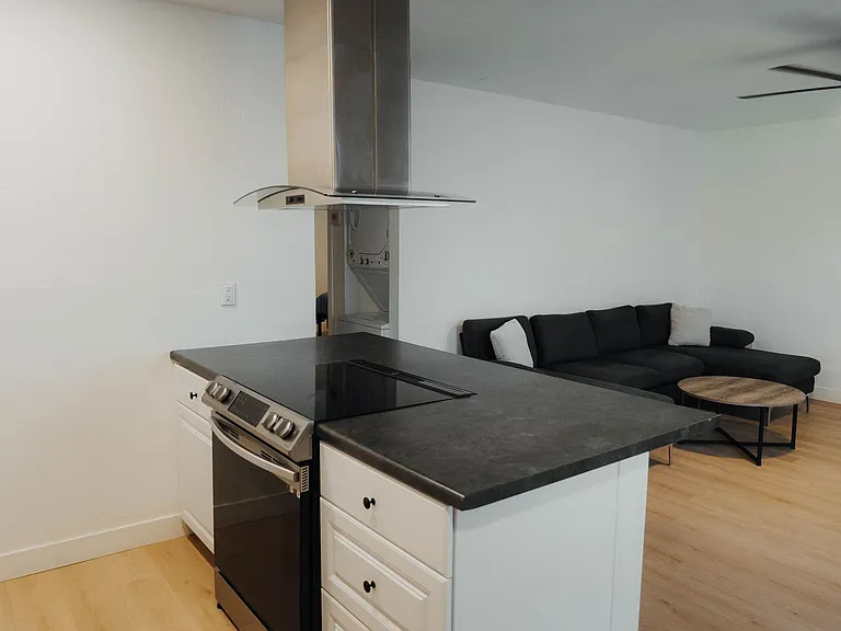 513 N 40th Ave — Photo 12