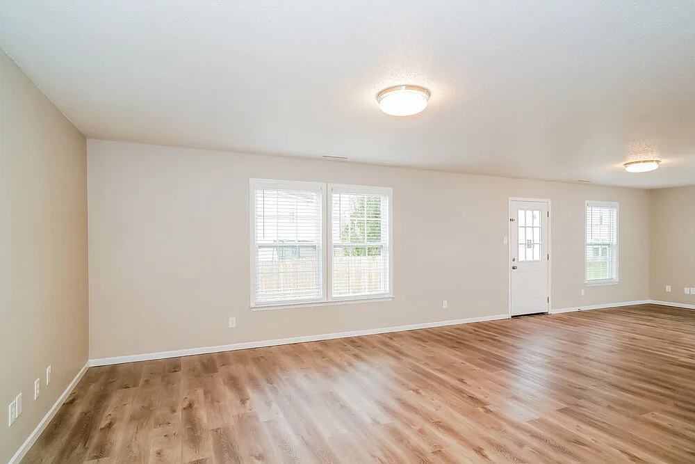 3 bed, 2.5 bath, 2377 sqft, $2,215 — Photo 4
