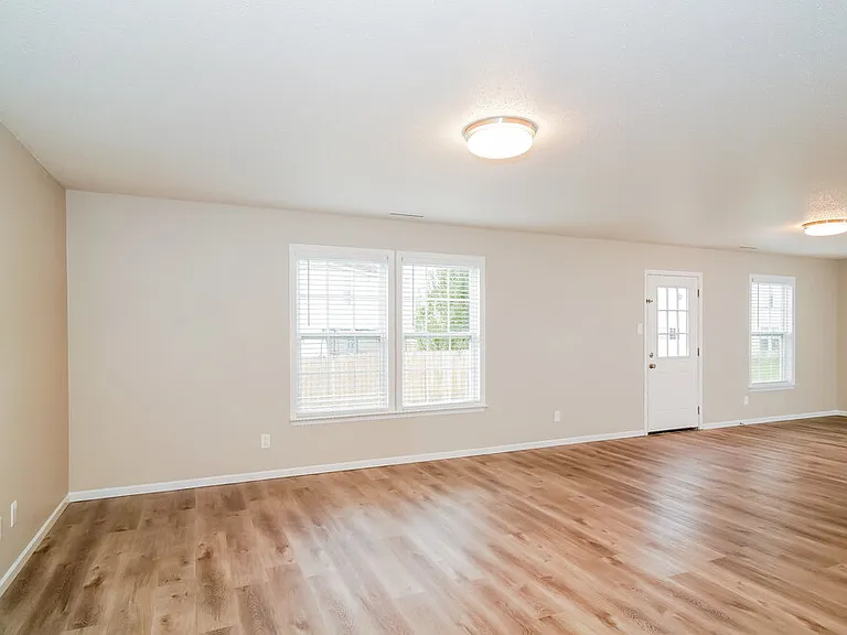 10767 Miller Dr — Photo 4