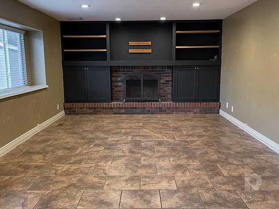 family room off kitchen