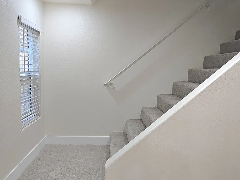 14689 Moon Crest Ln #C — Photo 12