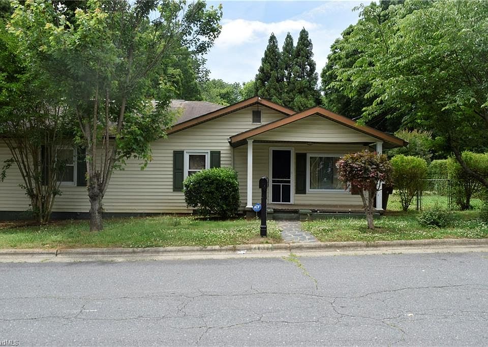 1st image of 2607 Foch St