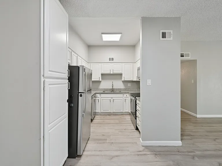 Cornell Apartments — Photo 14