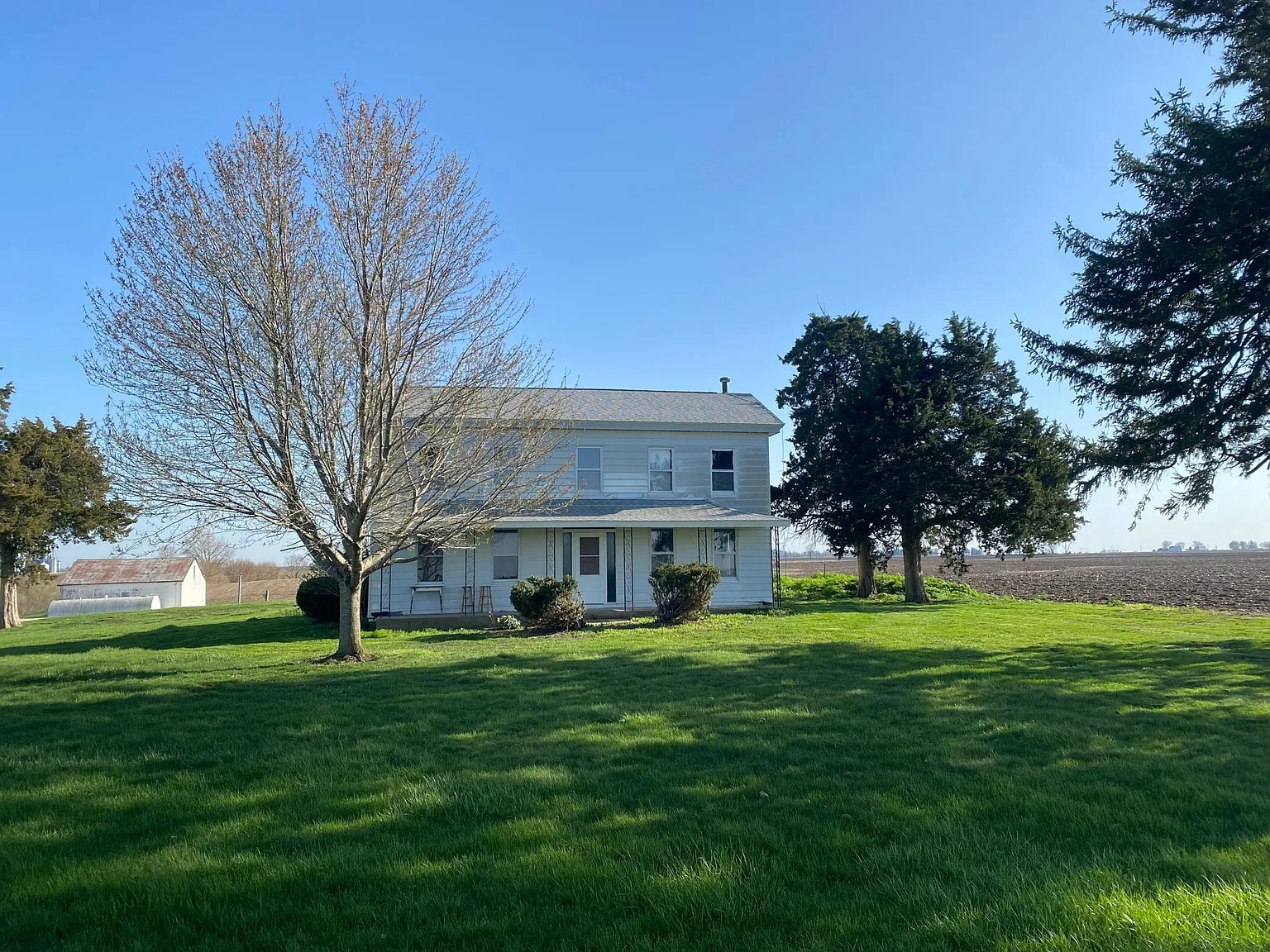 4 bed, 2352 sqft, $1,250 — Photo 2