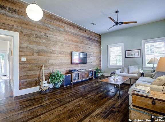 5th image of 904 N Pine St