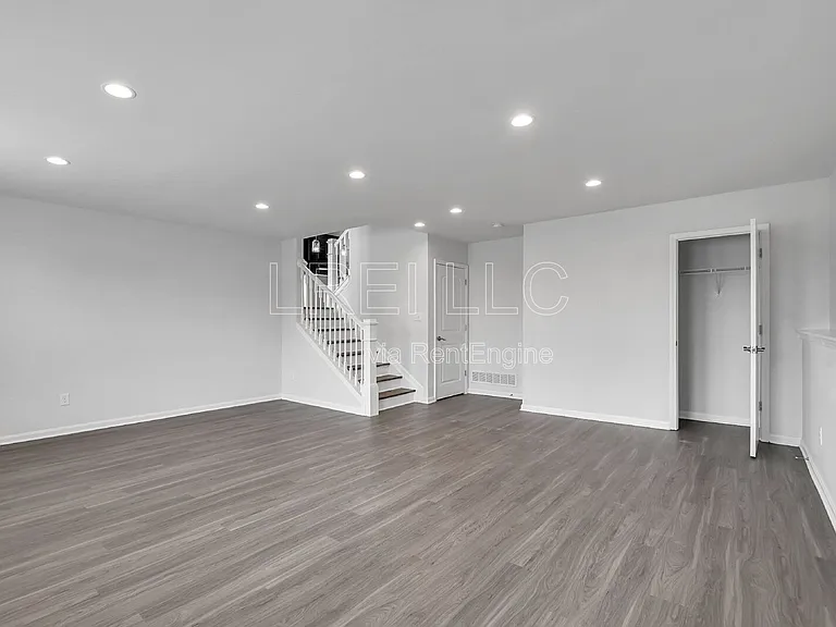 9211 Tamarack Grove Ln — Photo 18