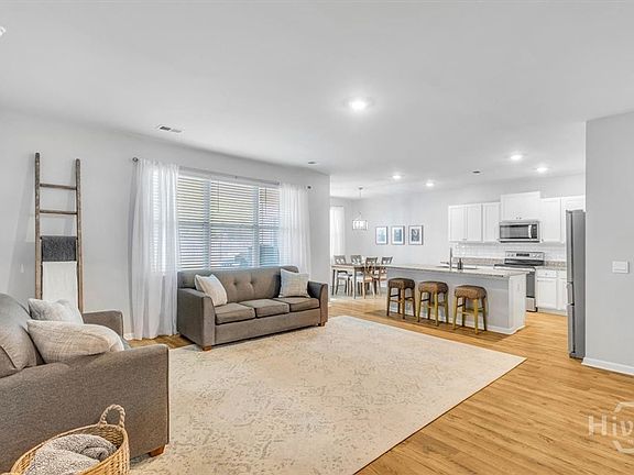 3rd image of 100 Spillway Court