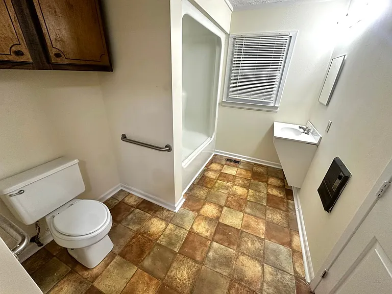 616 S Ave SW — Photo 11