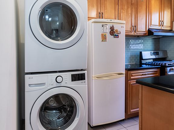 4th image of 341 S 5th St APT 3