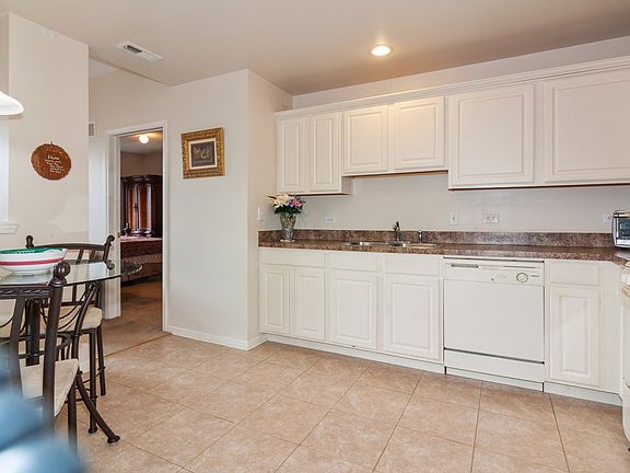 3rd image of 845 E 22nd St APT 317