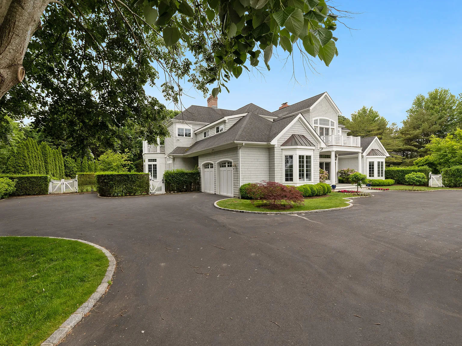Water Mill Gated Estate With Farm Views — Photo 2