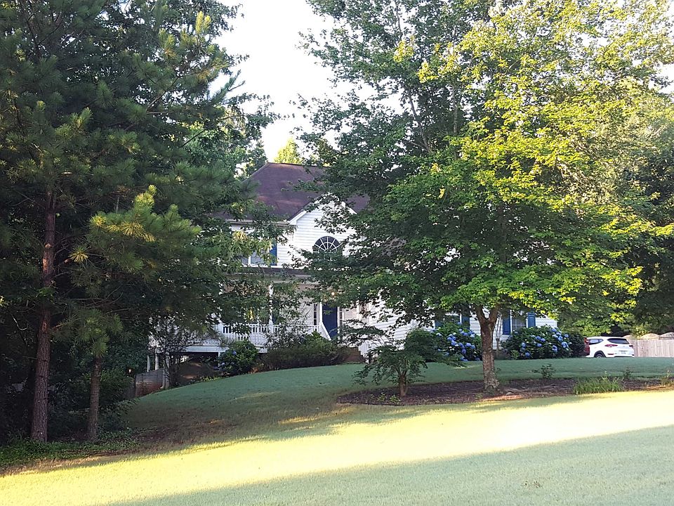 2nd image of 215 Kensington Dr